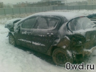 Битый автомобиль Peugeot 308